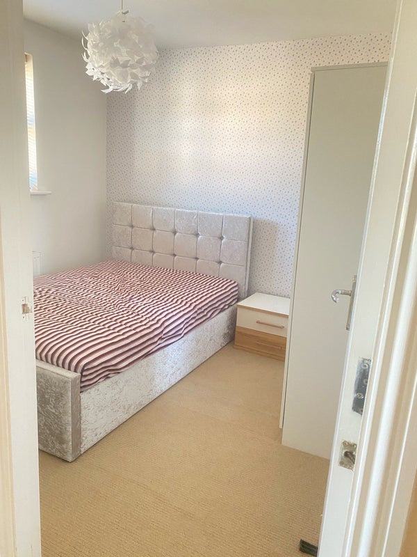 Photo 1: Double bedroom for rent