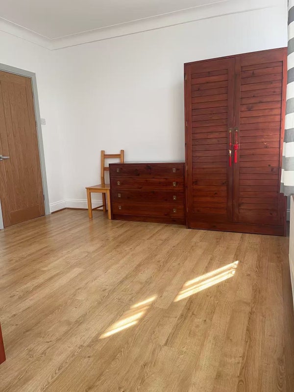 Photo 8: Master bedroom
