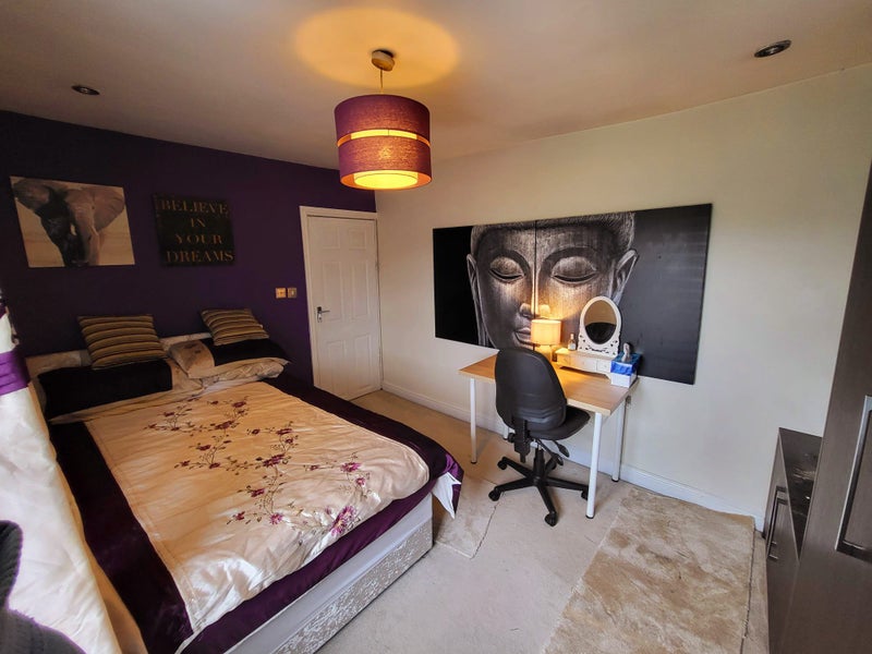 Photo 1: Double Bed