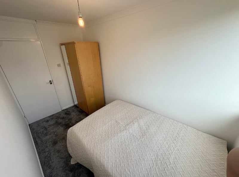 Photo 5: ROOM 3