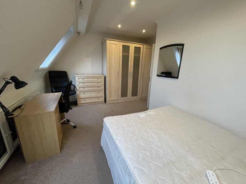 Photo 3: Bedroom