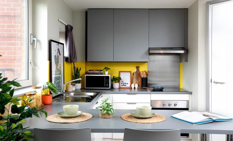 Photo 1: Kitchen with breakfast bar