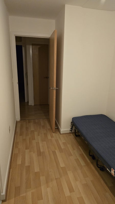 Photo 1: Single Room (Image 1)