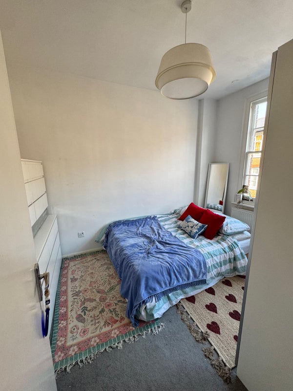 Photo 1: double bed, ikea storage drawers