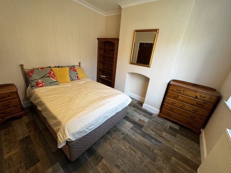 Photo 1: Double Divan Bed with Drawers, Bookshelf, Dressing Table