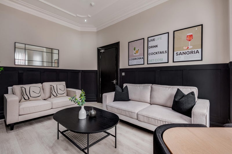 Photo 1: Lounge Area