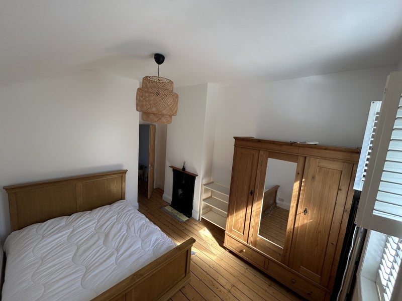 Photo 1: room