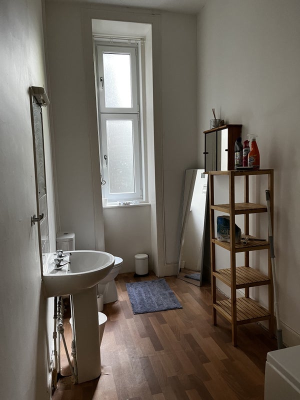 Photo 3: Bathroom