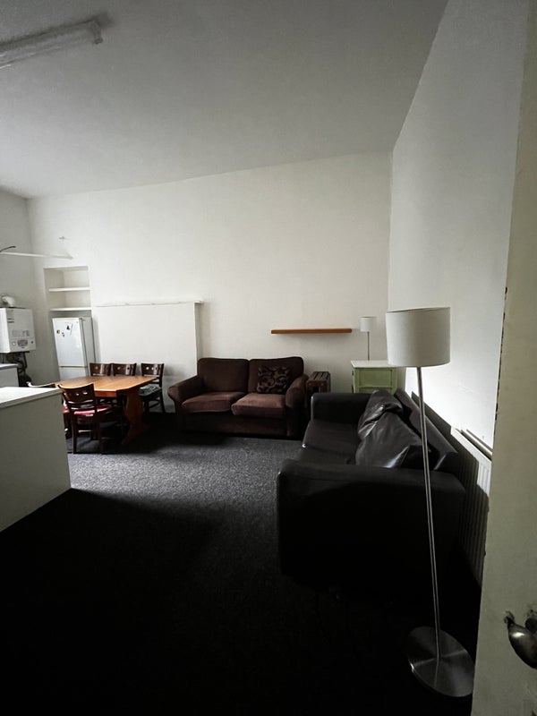 Photo 4: Living area