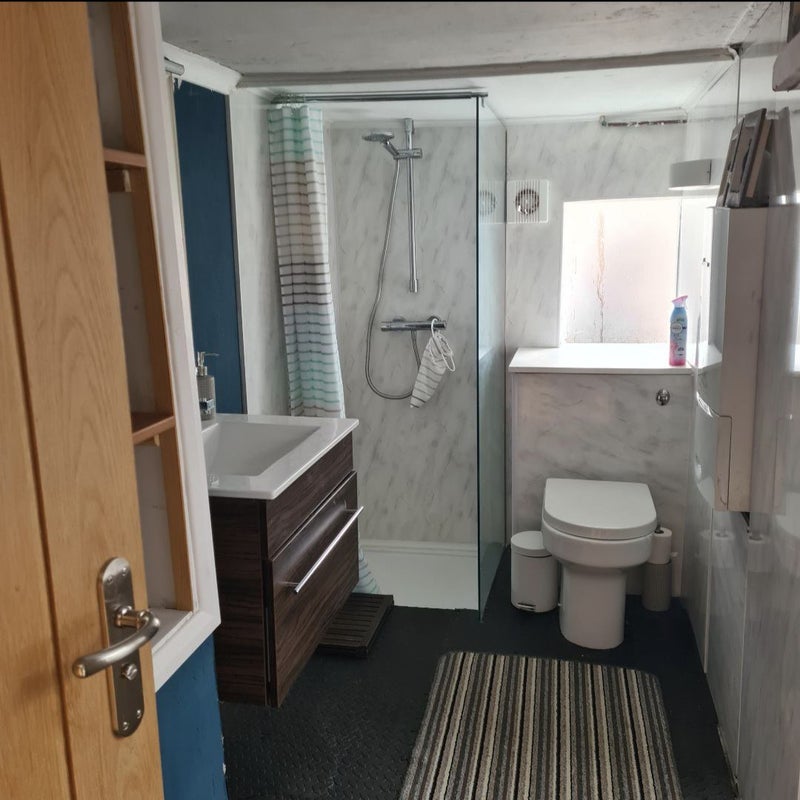 Photo 6: Shower room
