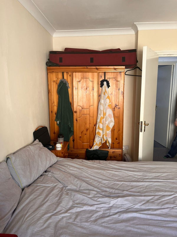 Photo 1: Room wardrobe