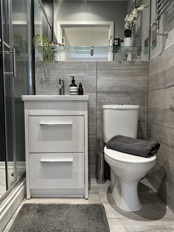 Photo 8: En-Suite to Bedroom
