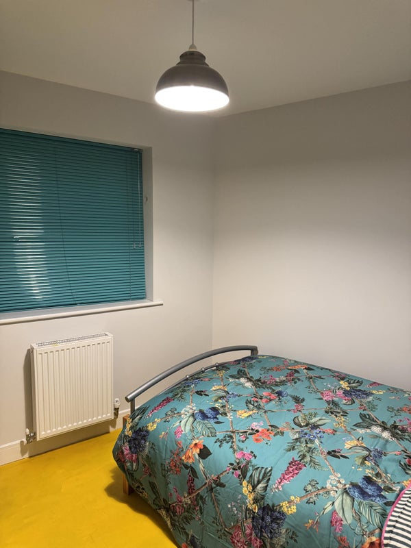 Photo 5: Room 2