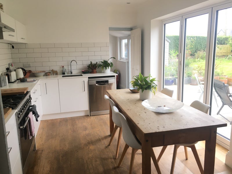 Photo 2: kitchen