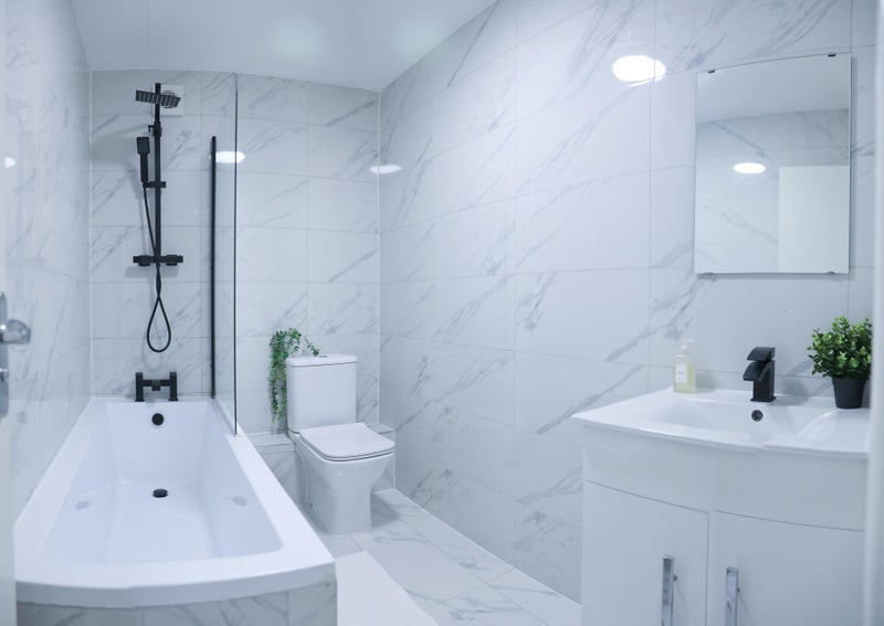 Photo 7: Bathroom 1