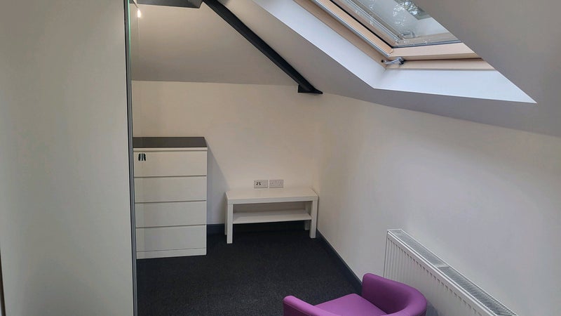 Photo 7: Fully furnished and immaculate