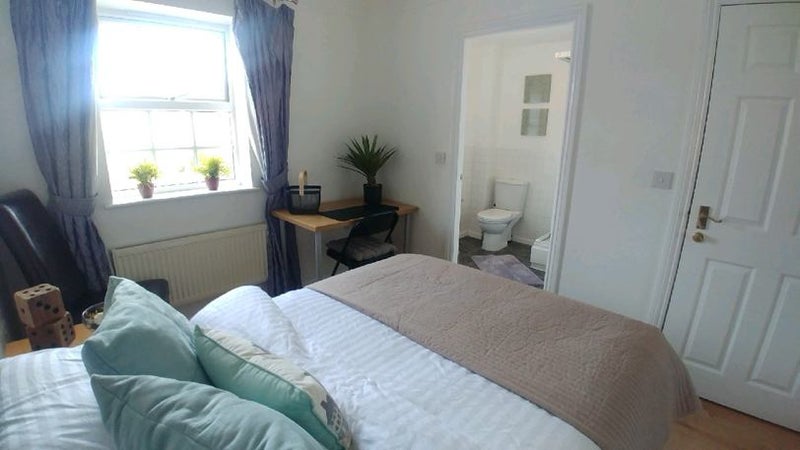 Photo 1: En-suite Bedroom with double bed, desk, 2 x 2 drawer set & 1 x 3 drawer set of drawers