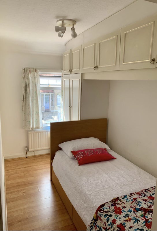 Photo 9: Single bedroom