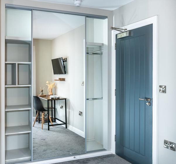 Photo 5: Built in Wardrobe 