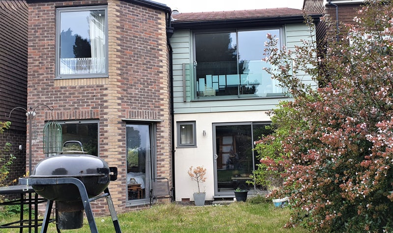 Photo 9: south west facing garden