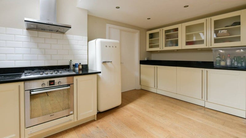 Photo 6: Communal Kitchen