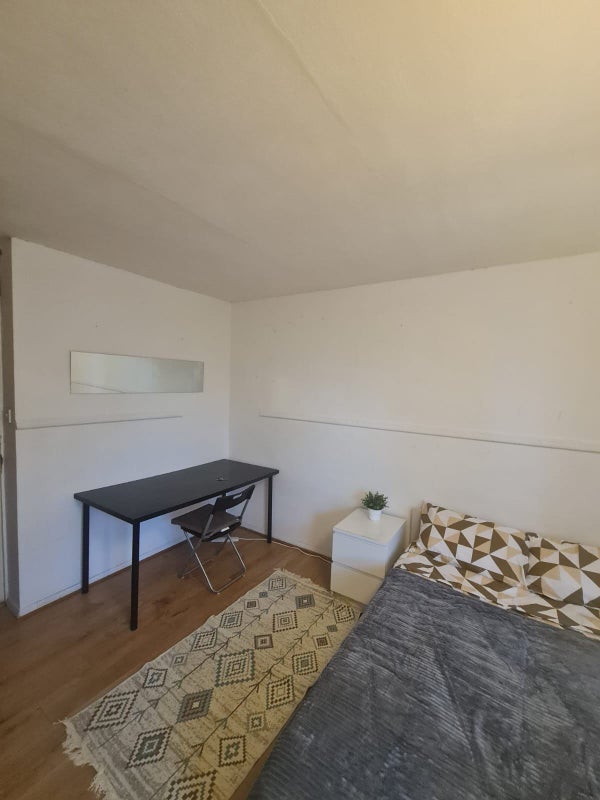 Photo 2: Room1