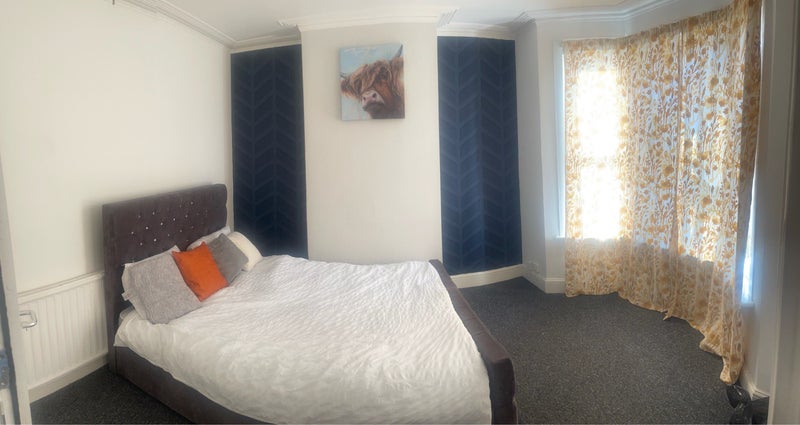 Photo 1: Room 1