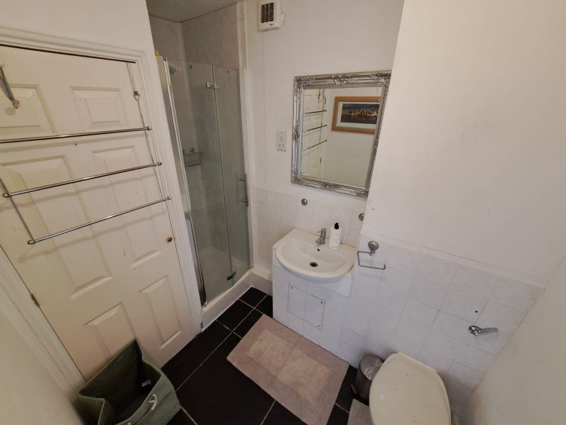 Photo 10: Ensuite