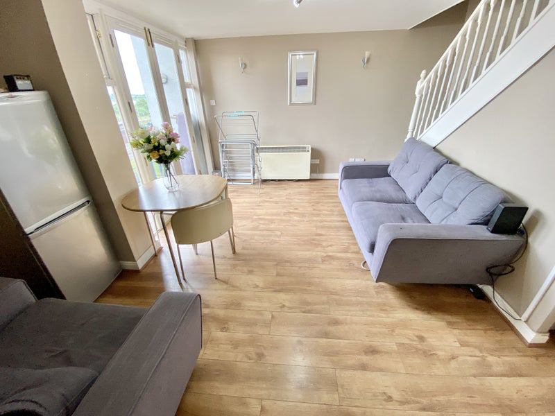 Photo 8: Living Room