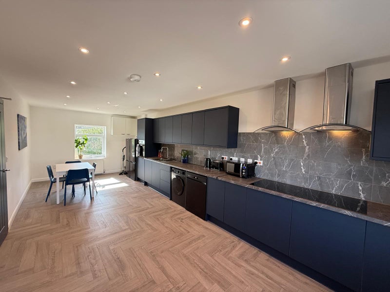 Photo 1: Kitchen