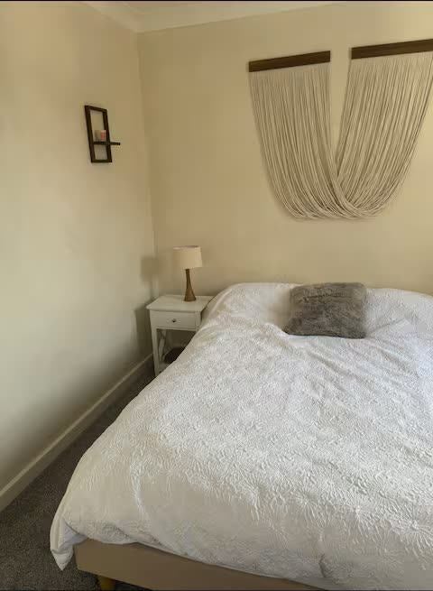 Photo 4: Bedroom 2
