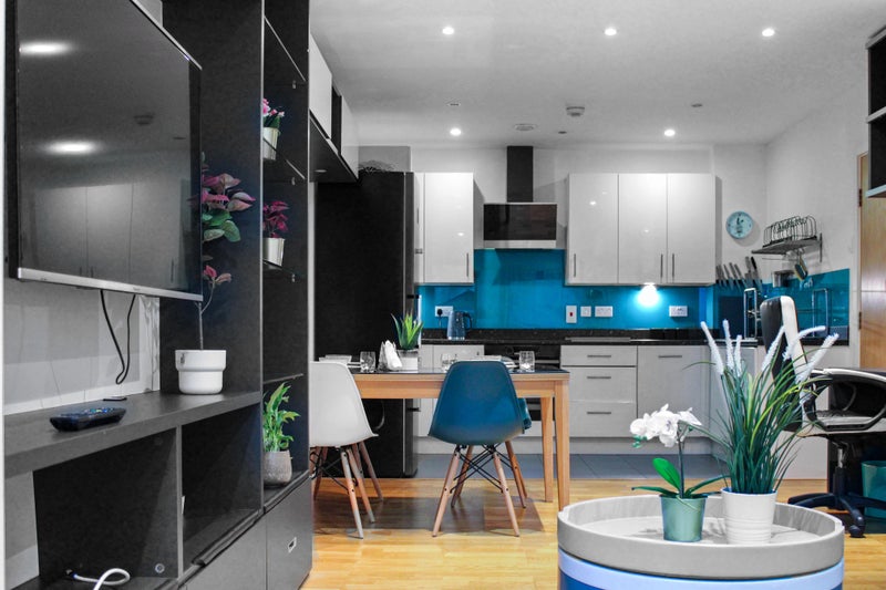 Photo 1: LIVING AREA 