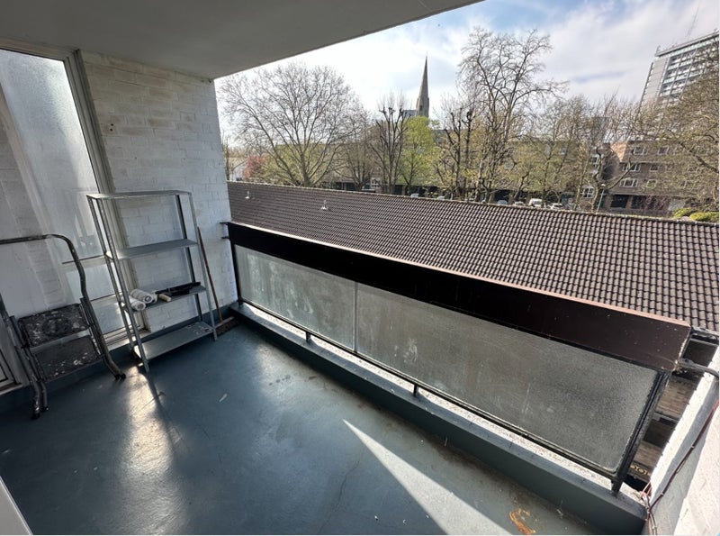 Photo 9: ROOM 1 with balcony