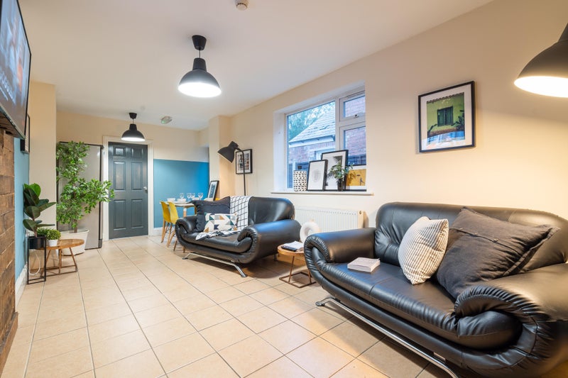 Photo 1: Lounge/Dinner