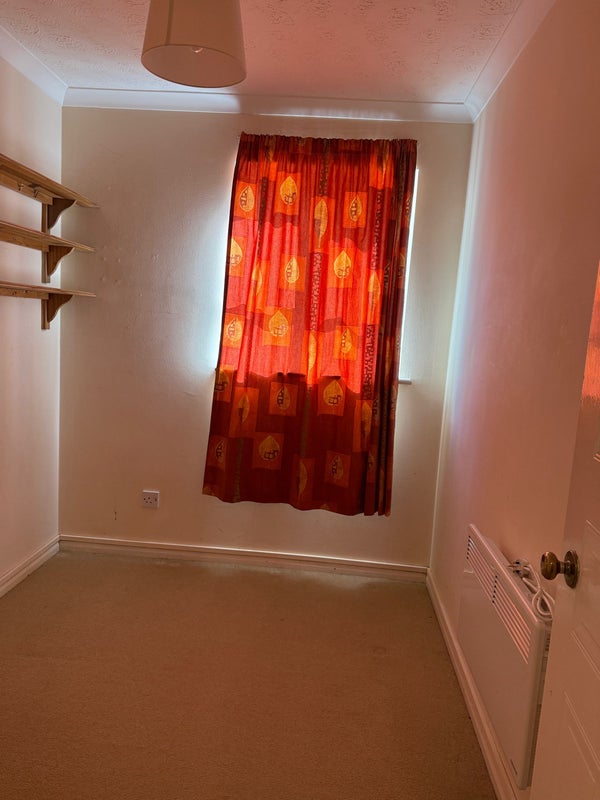 Photo 1: Single room 