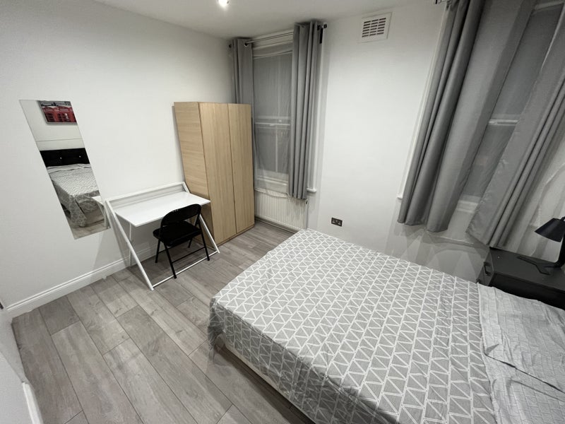 Photo 7: Room 1 - £250