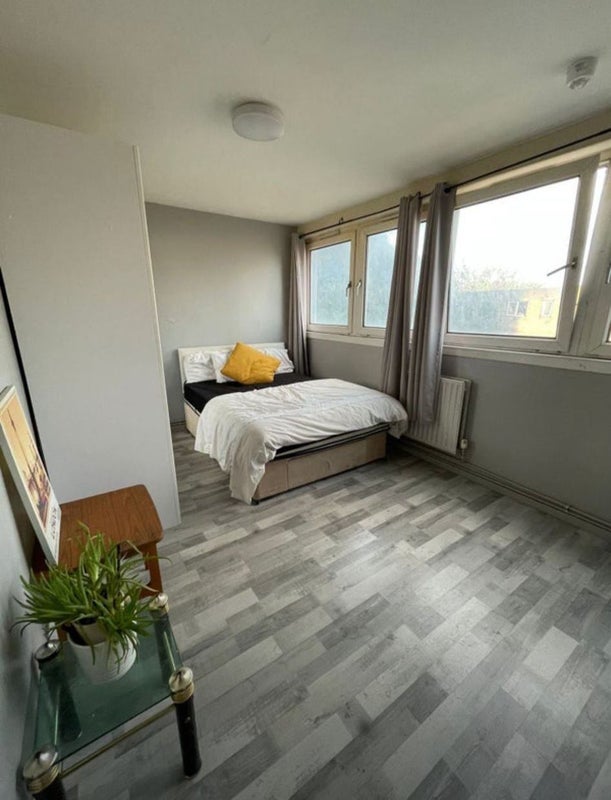 Photo 1: Room 2 - Avail end of Sept 