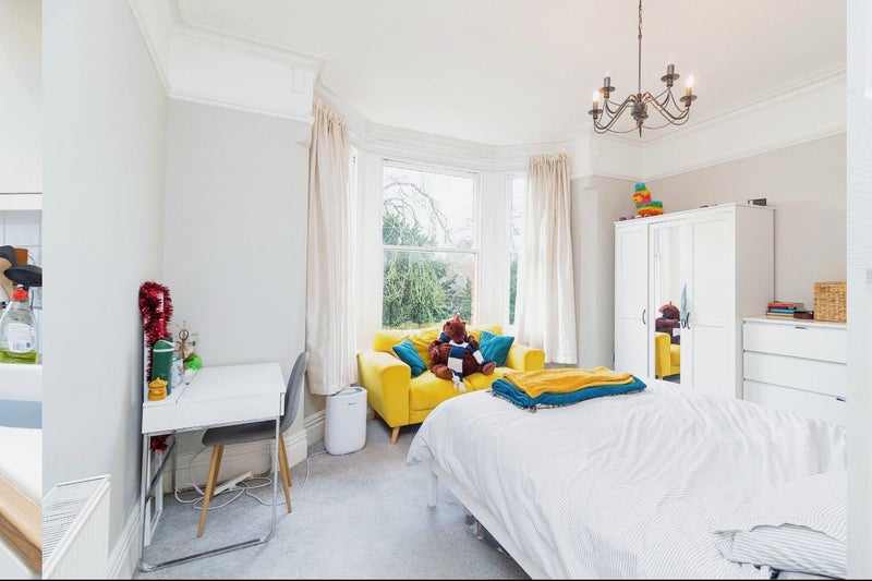 Photo 1: Ensuite bedroom