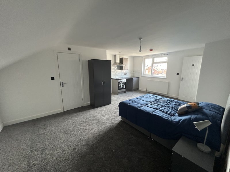 Photo 1: Room 6