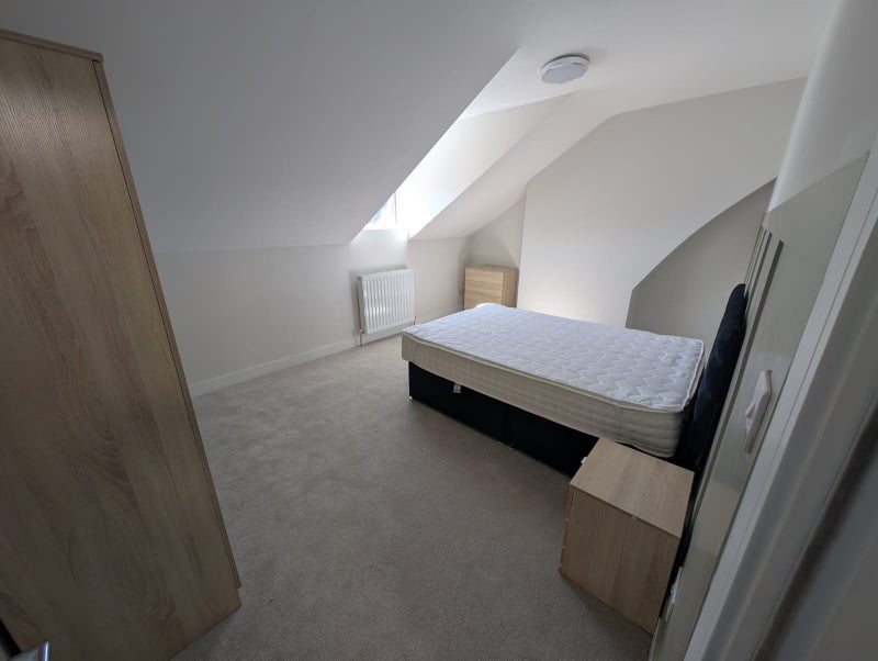 Photo 2: Room 4