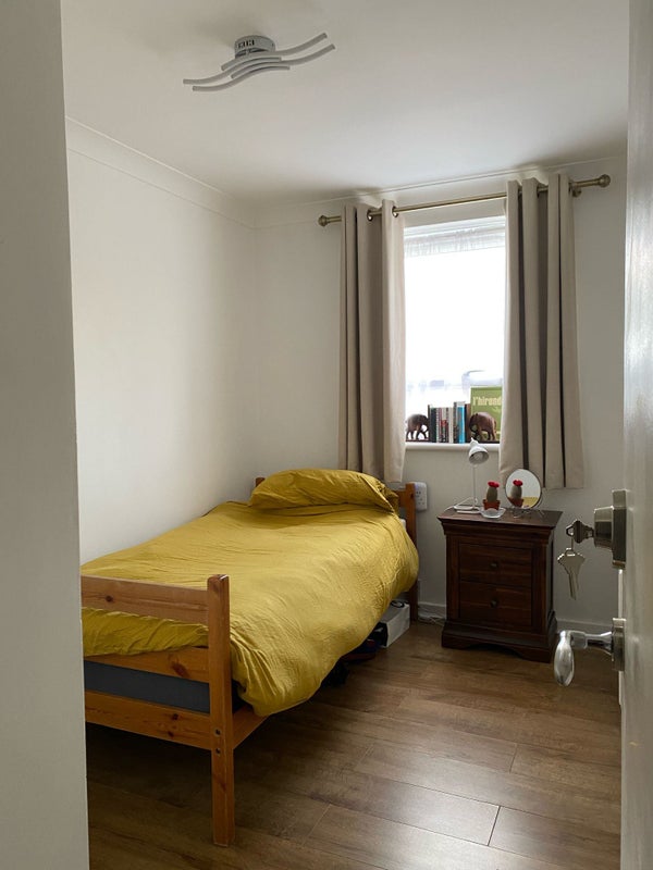 Photo 1: Single room