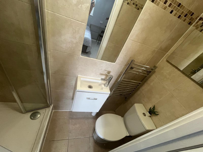 Photo 3: Ensuite 2 Bathroom