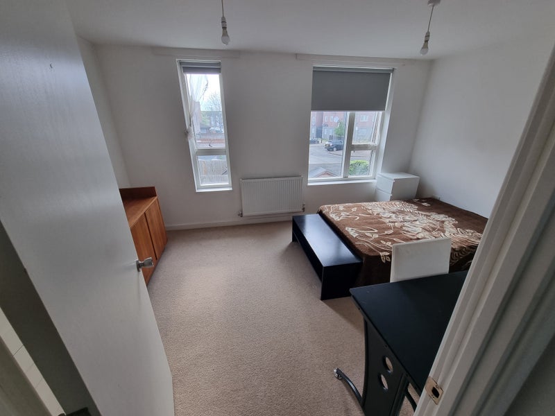 Photo 3: Super spacious room