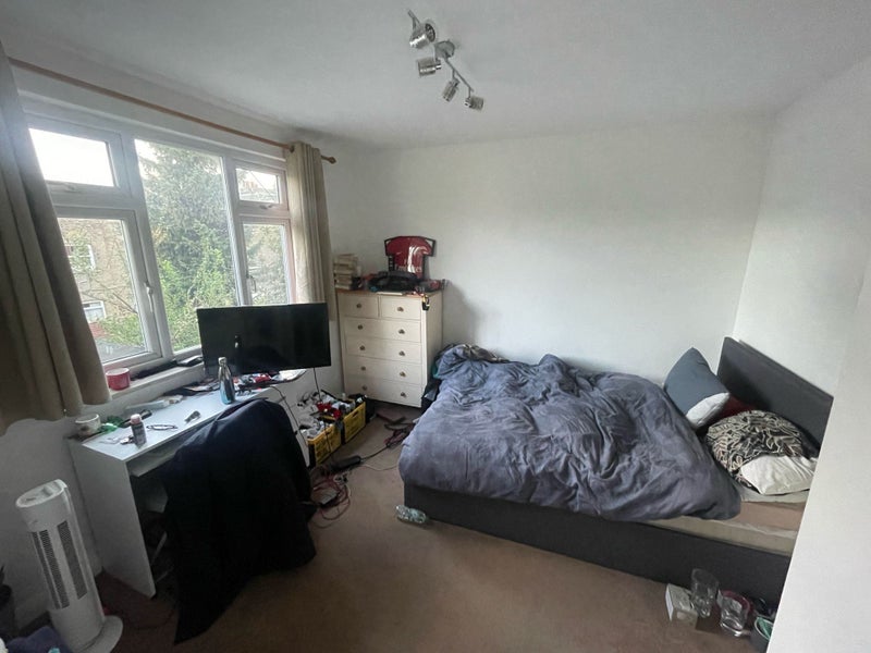 Photo 4: Upstairs Bedroom 1