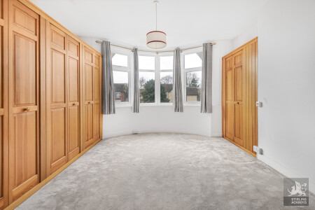 Photo 4: First Floor Room