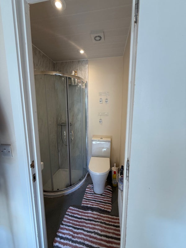 Photo 5: Bathroom