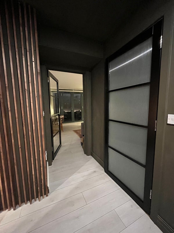 Photo 2: Hall