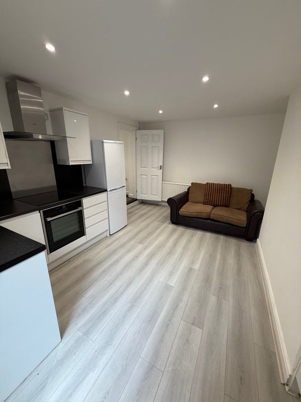 Photo 1: Kitchen Living Space 