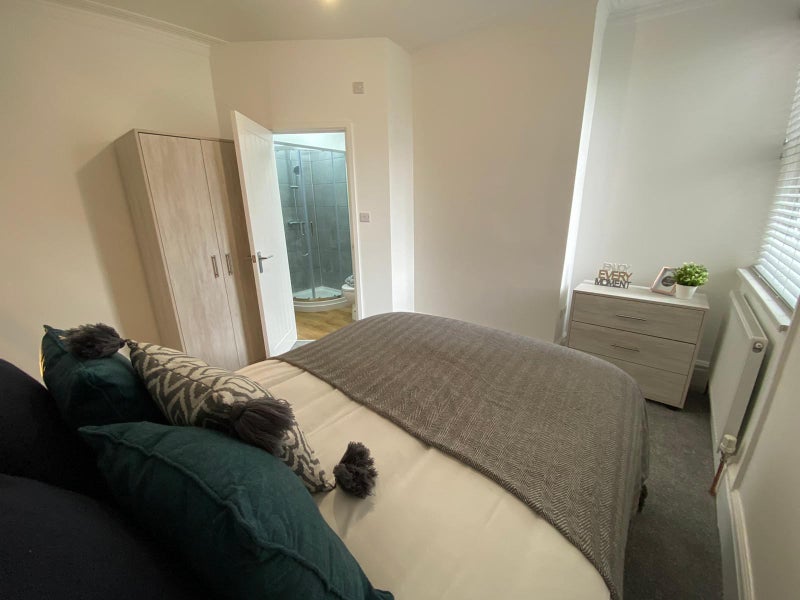 Photo 1: Room 2- AVAIL NOW