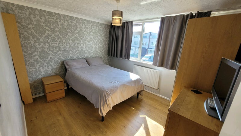 Photo 1: Bedroom  with  TV 📺